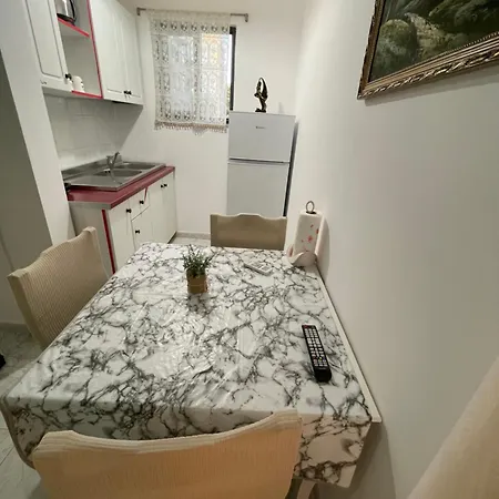 Aura 101 3* Durrës